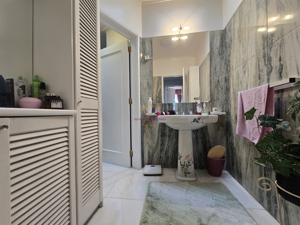 Apartamento T6 para Venda em Campolide Foto 28