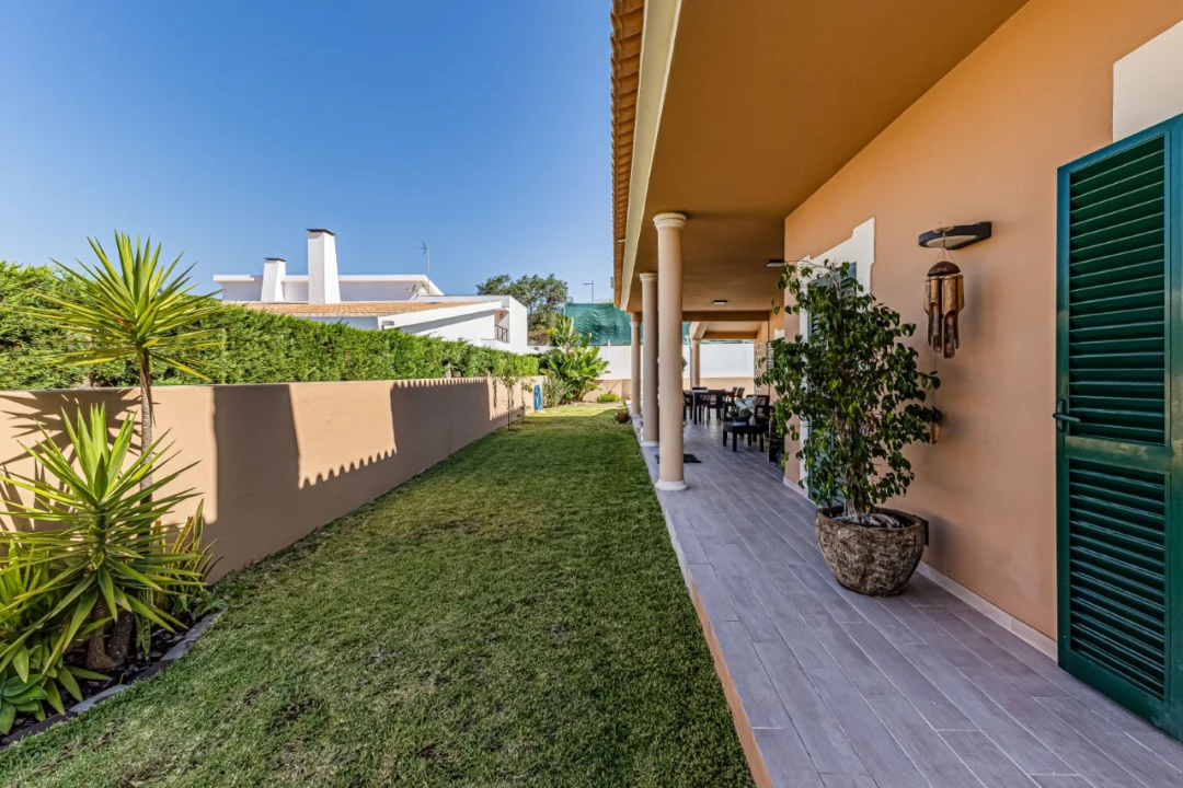 Moradia T4 para Venda em Albufeira e Olhos de Água Foto 12