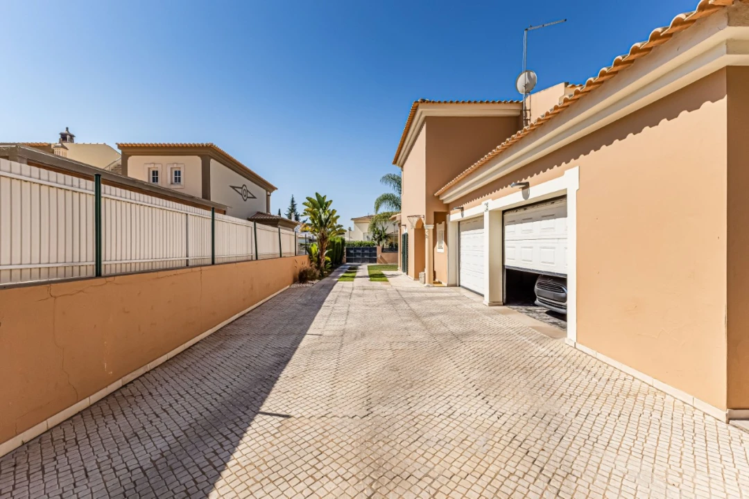 Moradia T4 para Venda em Albufeira e Olhos de Água Foto 44