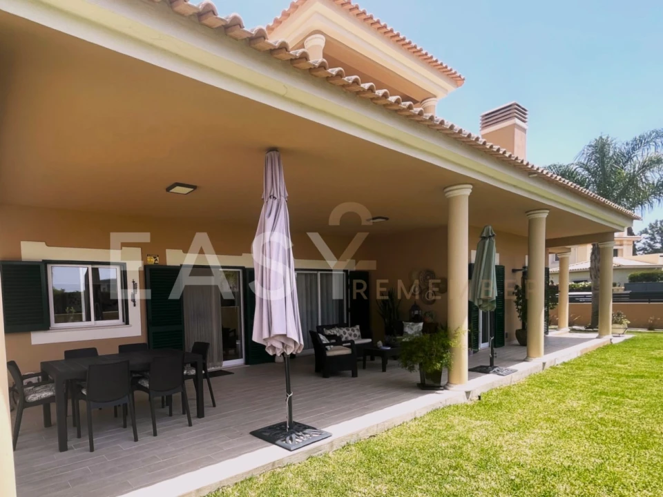 Moradia T4 para Venda em Albufeira e Olhos de Água Foto 8