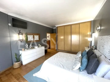 Moradia T4 para Venda em Albufeira e Olhos de Água