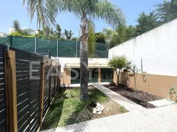 Moradia T4 para Venda em Albufeira e Olhos de Água