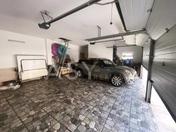 Moradia T4 para Venda em Albufeira e Olhos de Água