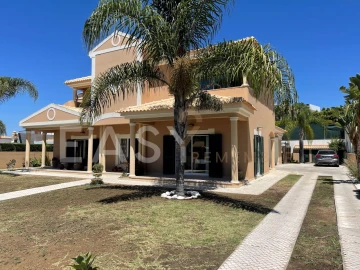 Moradia T4 para Venda em Albufeira e Olhos de Água