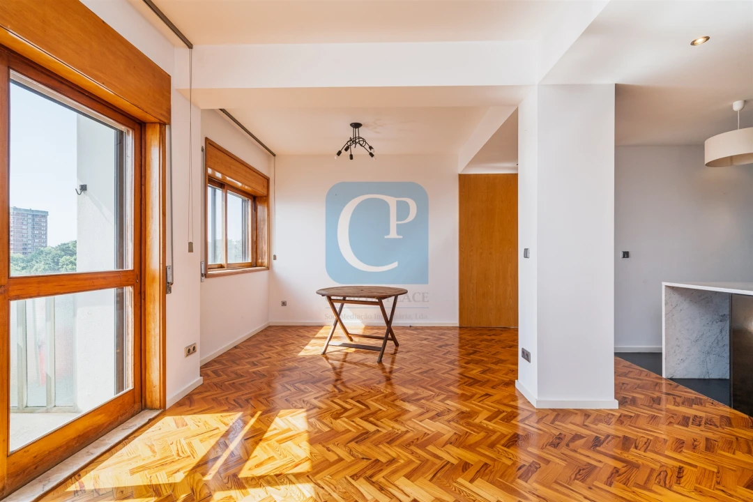 Apartamento T2 para Arrendamento em Lordelo do Ouro e Massarelos Foto 2