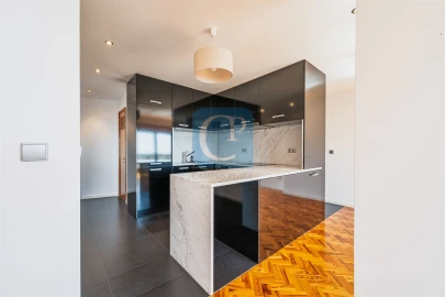Apartamento T2 para Arrendamento em Lordelo do Ouro e Massarelos