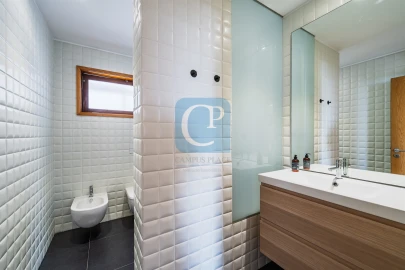 Apartamento T2 para Arrendamento em Lordelo do Ouro e Massarelos
