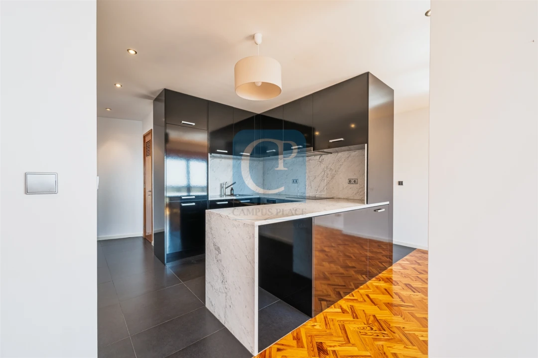 Apartamento T2 para Arrendamento em Lordelo do Ouro e Massarelos Foto 6