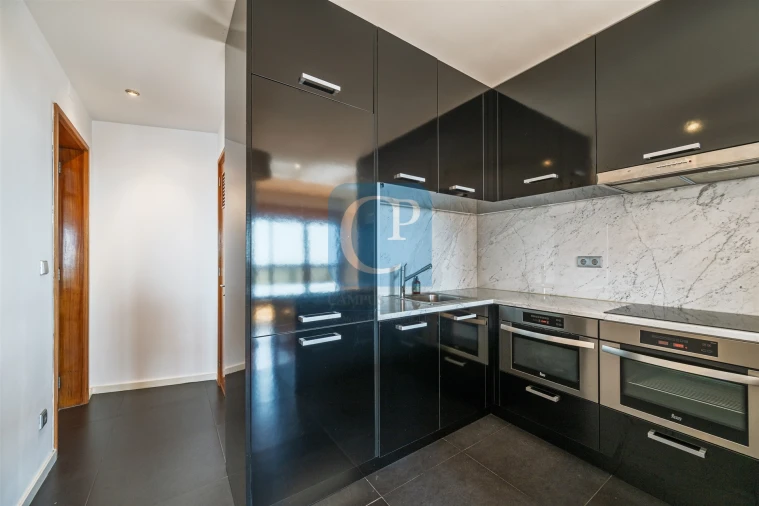 Apartamento T2 para Arrendamento em Lordelo do Ouro e Massarelos Foto 8