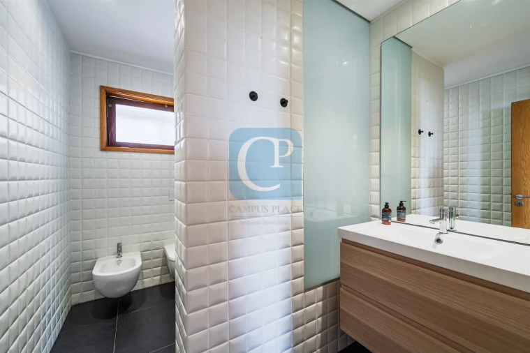Apartamento T2 para Arrendamento em Lordelo do Ouro e Massarelos Foto 18