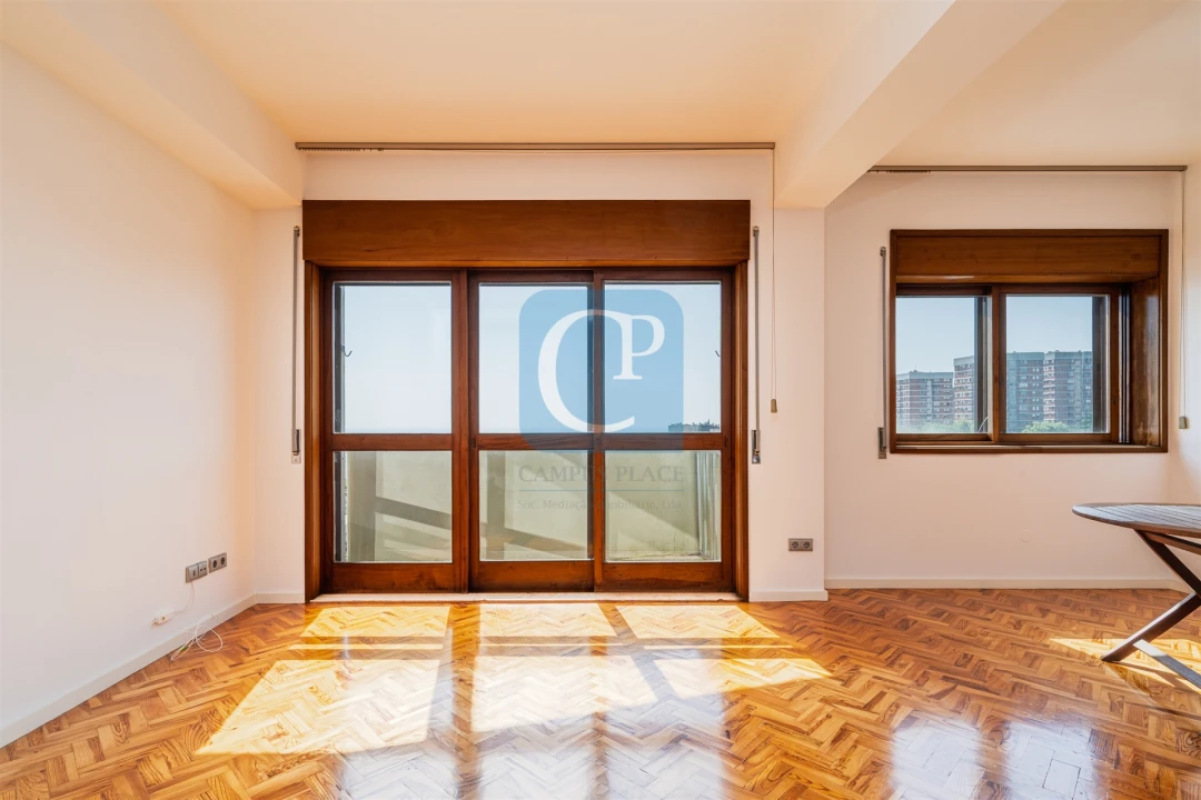 Apartamento T2 para Arrendamento em Lordelo do Ouro e Massarelos Foto 3
