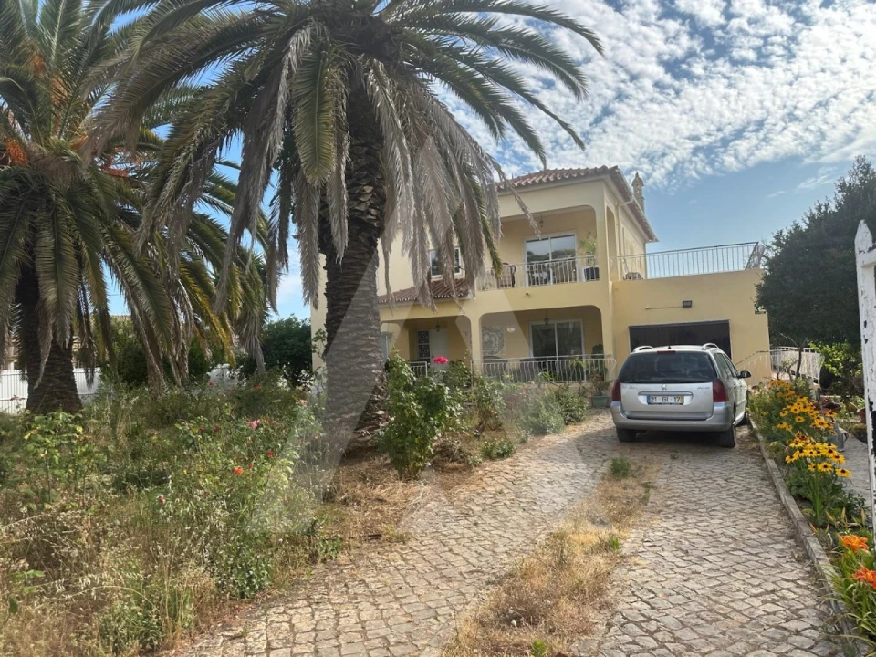 Moradia T7 para Venda em Santa Barbara de Nexe Foto 1