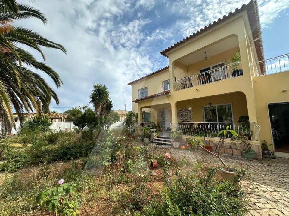 Moradia T7 para Venda em Santa Barbara de Nexe Foto 3