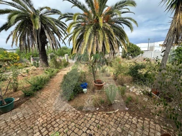 Moradia T7 para Venda em Santa Barbara de Nexe
