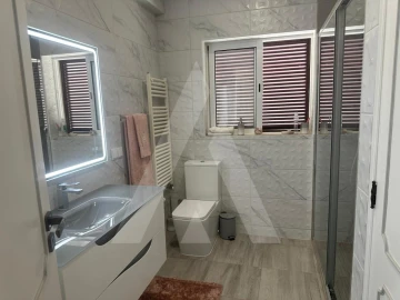 Moradia T7 para Venda em Santa Barbara de Nexe