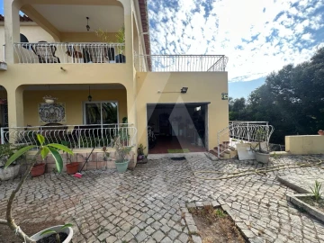 Moradia T7 para Venda em Santa Barbara de Nexe