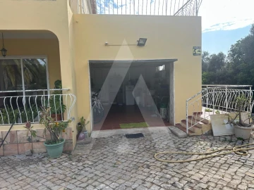 Moradia T7 para Venda em Santa Barbara de Nexe