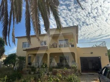 Moradia T7 para Venda em Santa Barbara de Nexe
