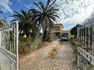 Moradia T7 para Venda em Santa Barbara de Nexe