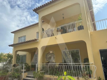 Moradia T7 para Venda em Santa Barbara de Nexe