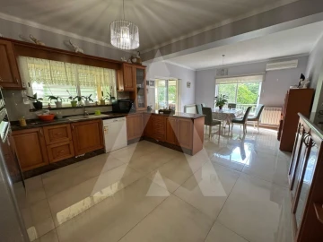 Moradia T7 para Venda em Santa Barbara de Nexe