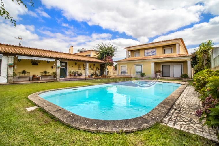 Moradia T5 para Venda em Samora Correia Foto 2