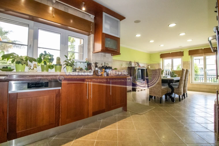 Moradia T5 para Venda em Samora Correia Foto 7