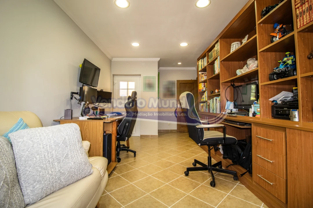 Moradia T5 para Venda em Samora Correia Foto 17