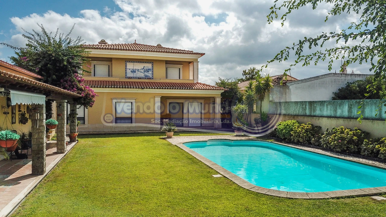 Moradia T5 para Venda em Samora Correia Foto 1