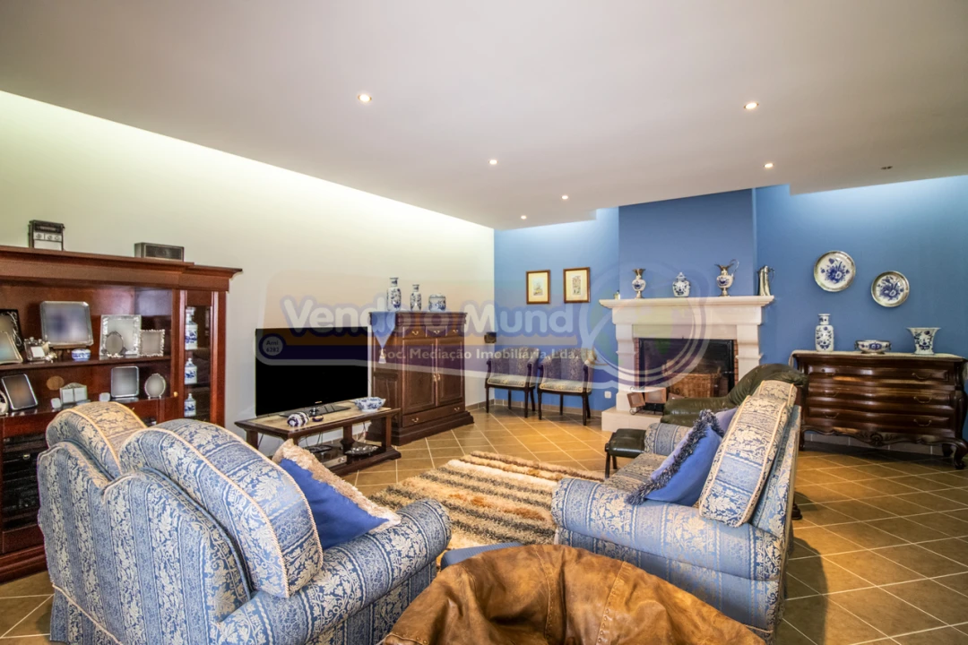 Moradia T5 para Venda em Samora Correia Foto 4