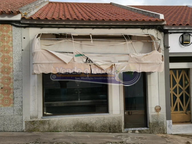 Loja para Venda em Cabeção Foto 1