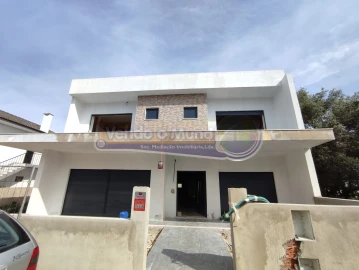 Moradia T4 para Venda em Santa Iria de Azoia, São João da Talha e Bobadela