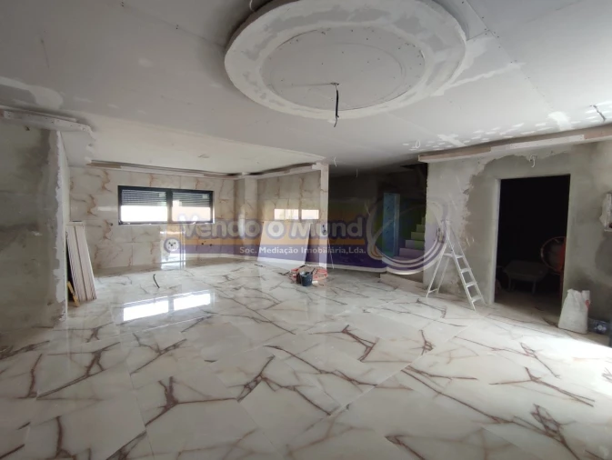Moradia T4 para Venda em Santa Iria de Azoia, São João da Talha e Bobadela Foto 3