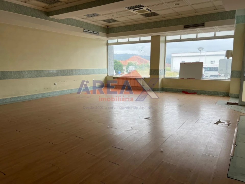 Loja para Arrendamento em O. Azeméis, Riba-Ul, Ul, Macinhata Seixa, Madail Foto 1