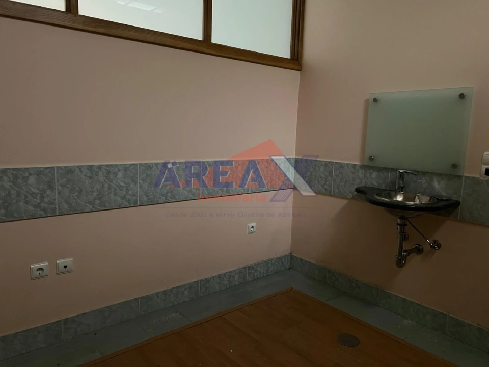 Loja para Arrendamento em O. Azeméis, Riba-Ul, Ul, Macinhata Seixa, Madail Foto 22