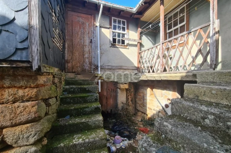 Moradia T5 para Venda em São Martinho das Chãs Foto 9