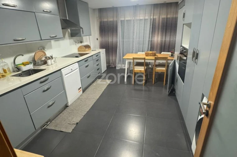 Apartamento T3 para Arrendamento em Venteira Foto 7