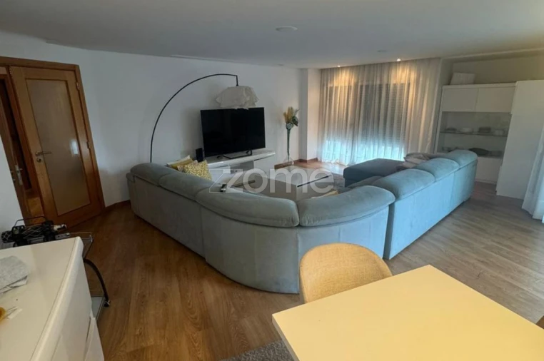 Apartamento T3 para Arrendamento em Venteira Foto 1
