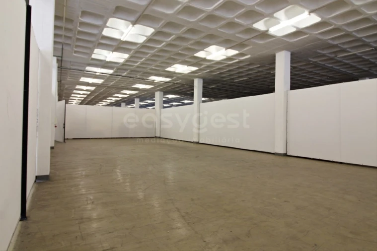 Armazém para Arrendamento em Alhos Vedros Foto 3