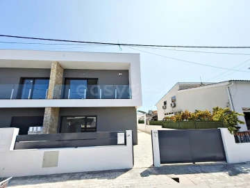 Moradia T4 para Venda em Fernao Ferro