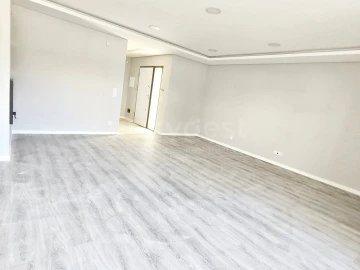 Moradia T4 para Venda em Fernao Ferro