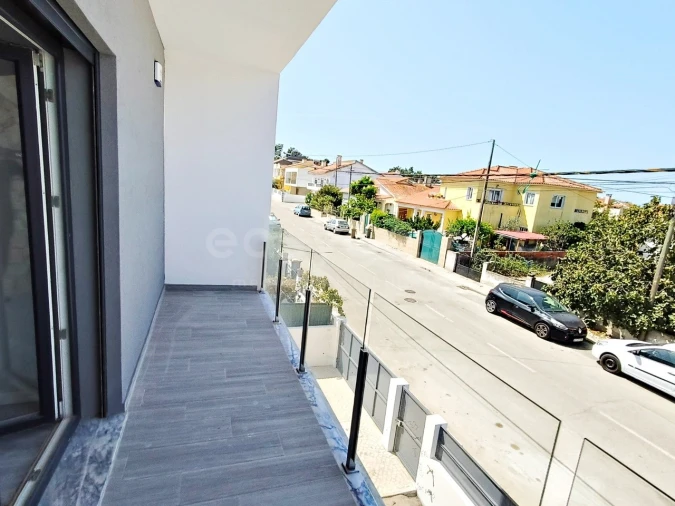 Moradia T4 para Venda em Fernao Ferro Foto 33