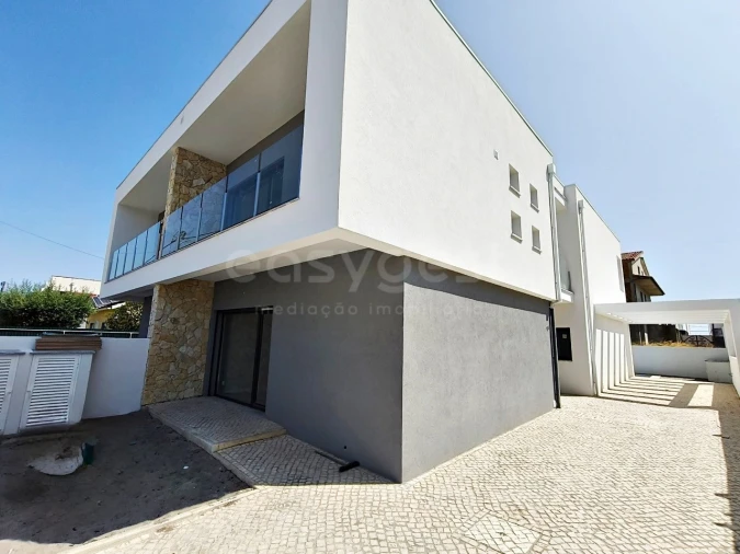 Moradia T4 para Venda em Fernao Ferro Foto 34