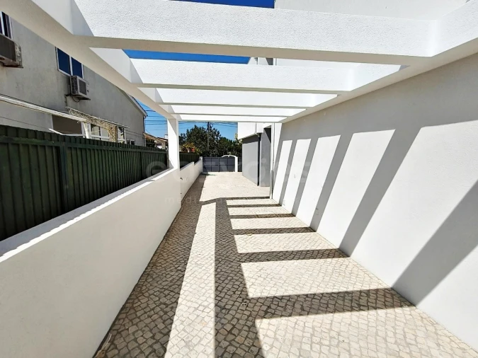 Moradia T4 para Venda em Fernao Ferro Foto 36