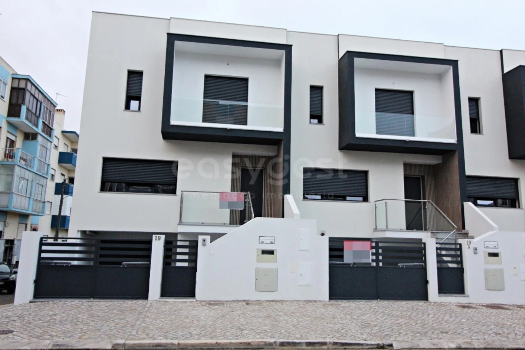 Moradia T4 para Venda em Amora Foto 1