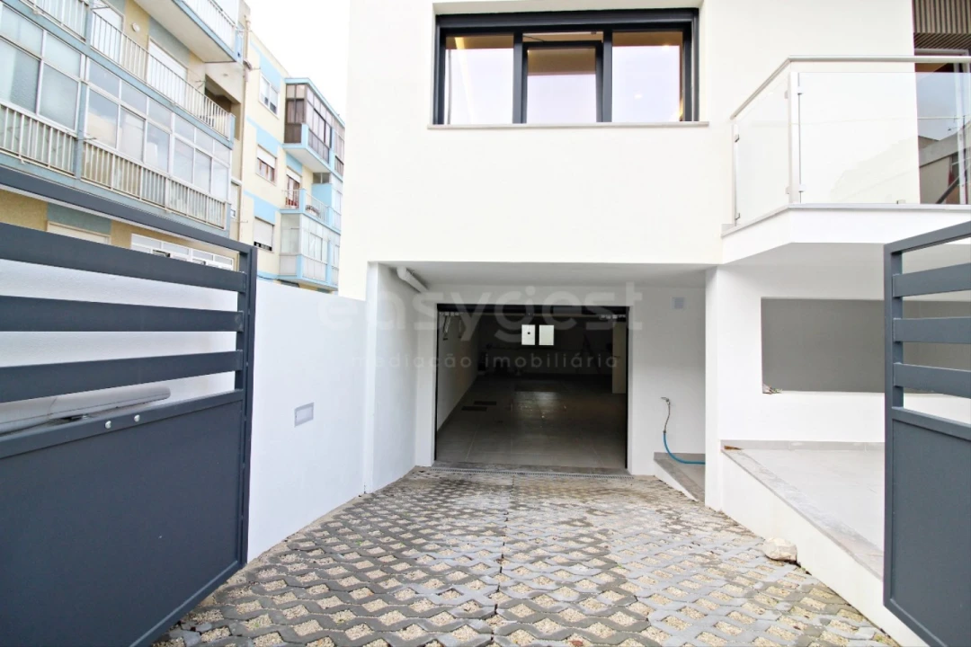 Moradia T4 para Venda em Amora Foto 48