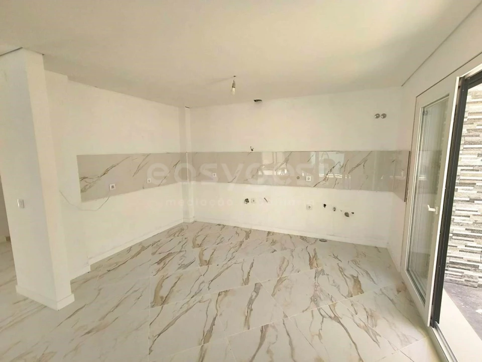 Moradia T4 para Venda em Charneca de Caparica e Sobreda Foto 11