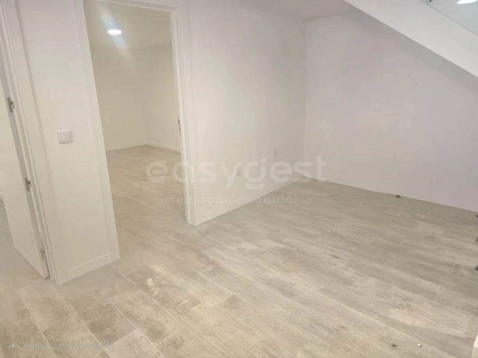 Moradia T4 para Venda em Charneca de Caparica e Sobreda Foto 19