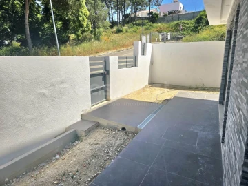 Moradia T4 para Venda em Charneca de Caparica e Sobreda