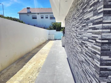 Moradia T4 para Venda em Charneca de Caparica e Sobreda